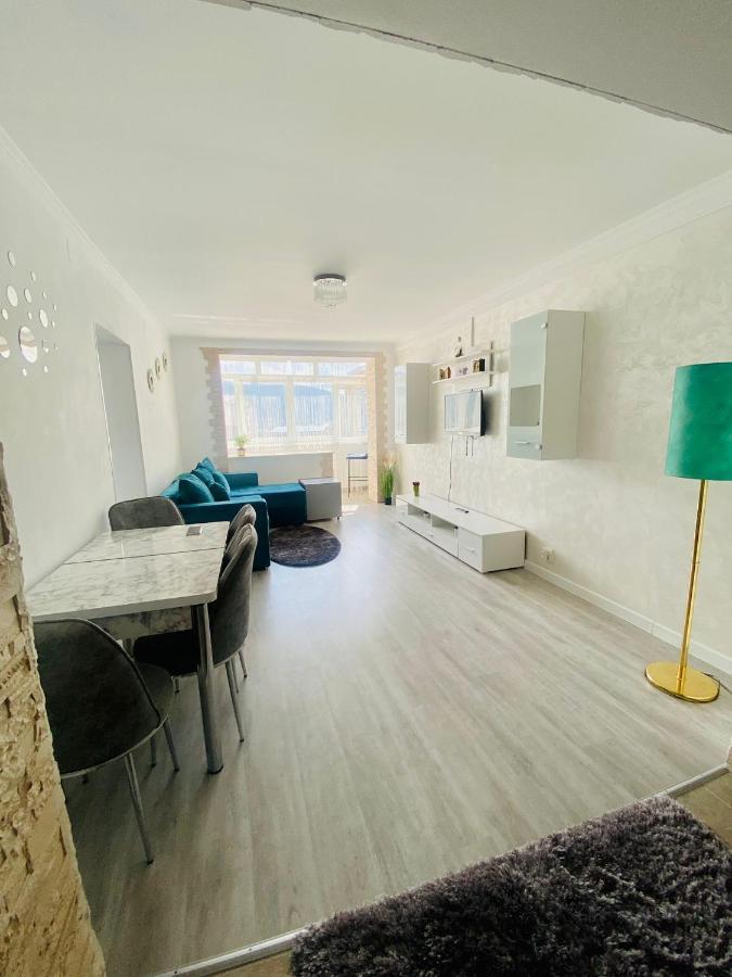 Apartament Tiron In Centru Orasului Гура-Гуморулуй Экстерьер фото